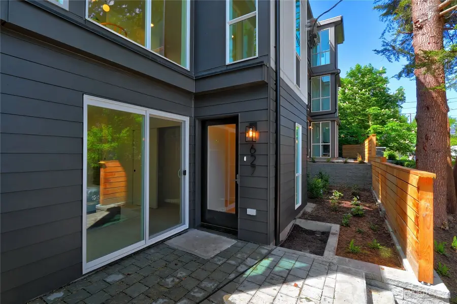 627 W Emerson Street, Seattle, WA 98119 - Image #2