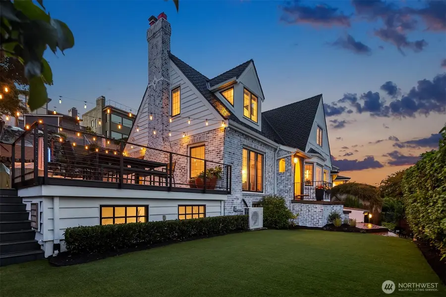 2459 Montavista Place W, Seattle, WA 98199 - Image #3