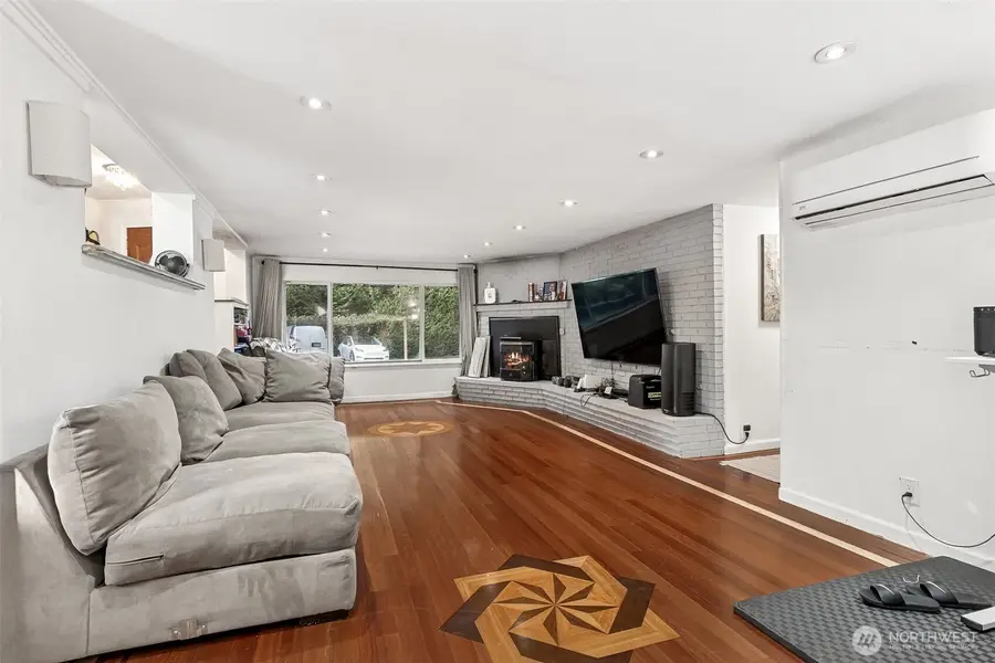 13718 Macadam Drive S, Tukwila, WA 98168 - Image #2