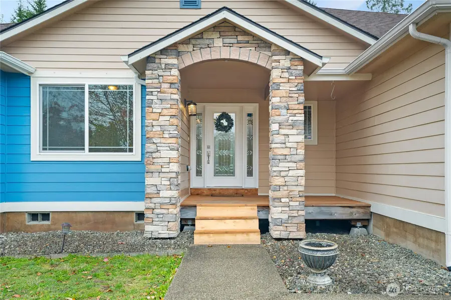 42 Holbrook Lane, Aberdeen, WA 98520 - Image #2