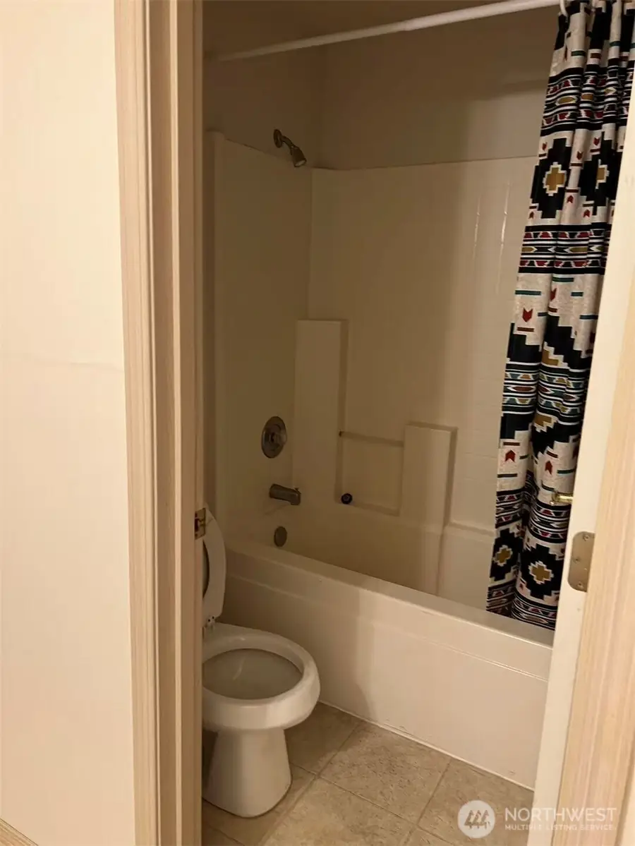 1160 Monroe Avenue Ne #D2, Renton, WA 98056 - Image #2