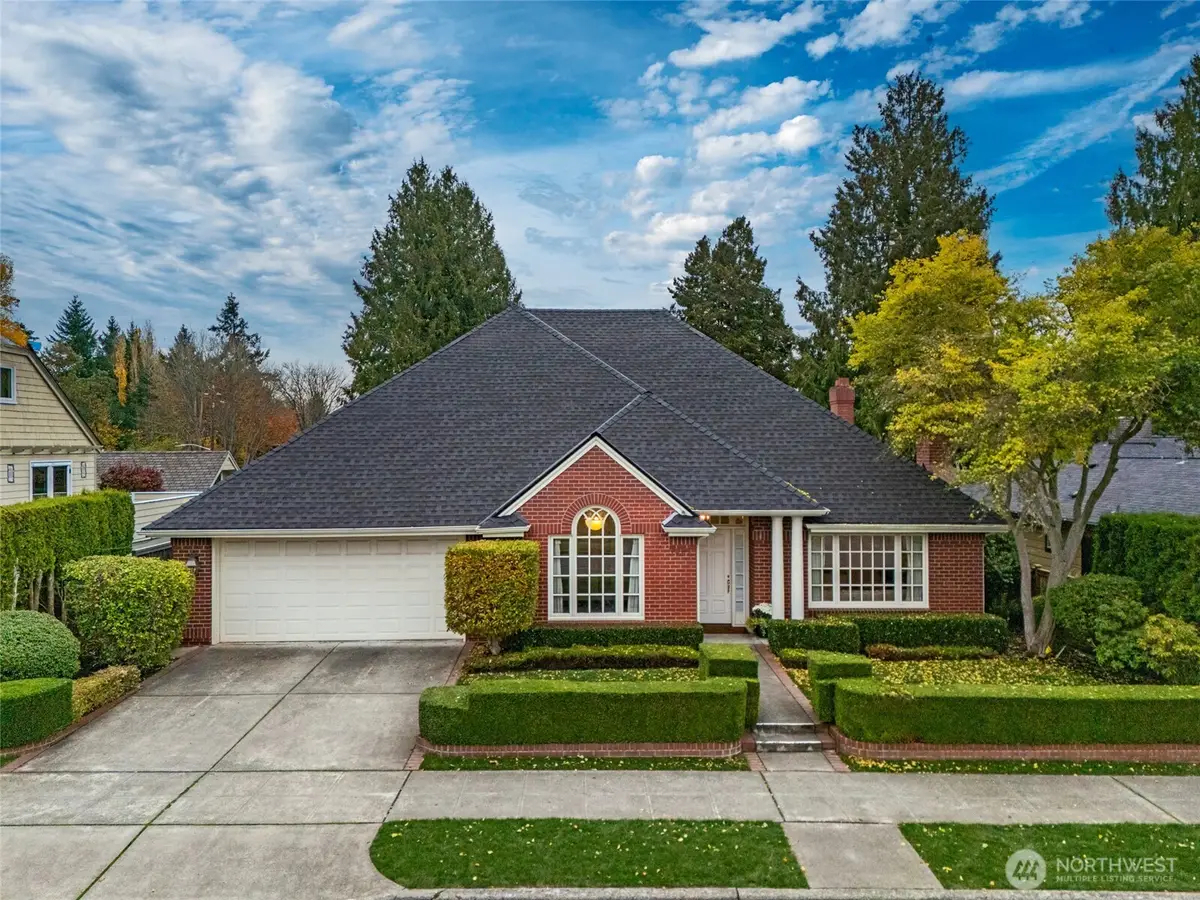 3654 W Viewmont Way W, Seattle, WA 98199 - Image #1