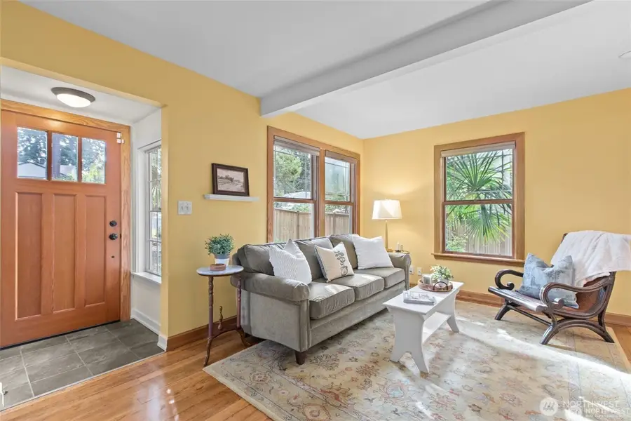 13527 23rd Avenue Ne, Seattle, WA 98125 - Image #2