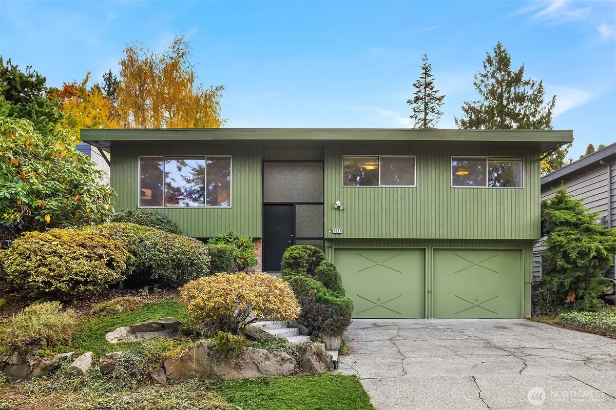 6037 NE 61st Street, Seattle, WA 98115 - Image #1