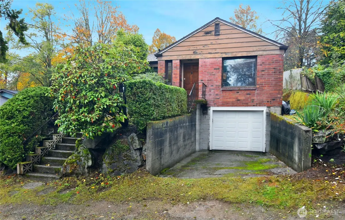 10516 9th Avenue Ne, Seattle, WA 98125 - Image #1