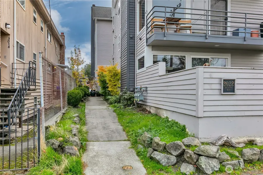 3022 63rd Avenue Sw #302, Seattle, WA 98116 - Image #3