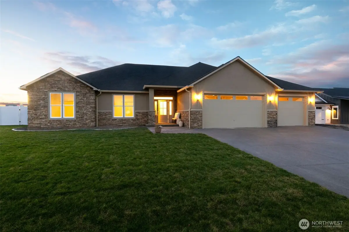 2210 S 96th Avenue, Yakima, WA 98903 - Image #1