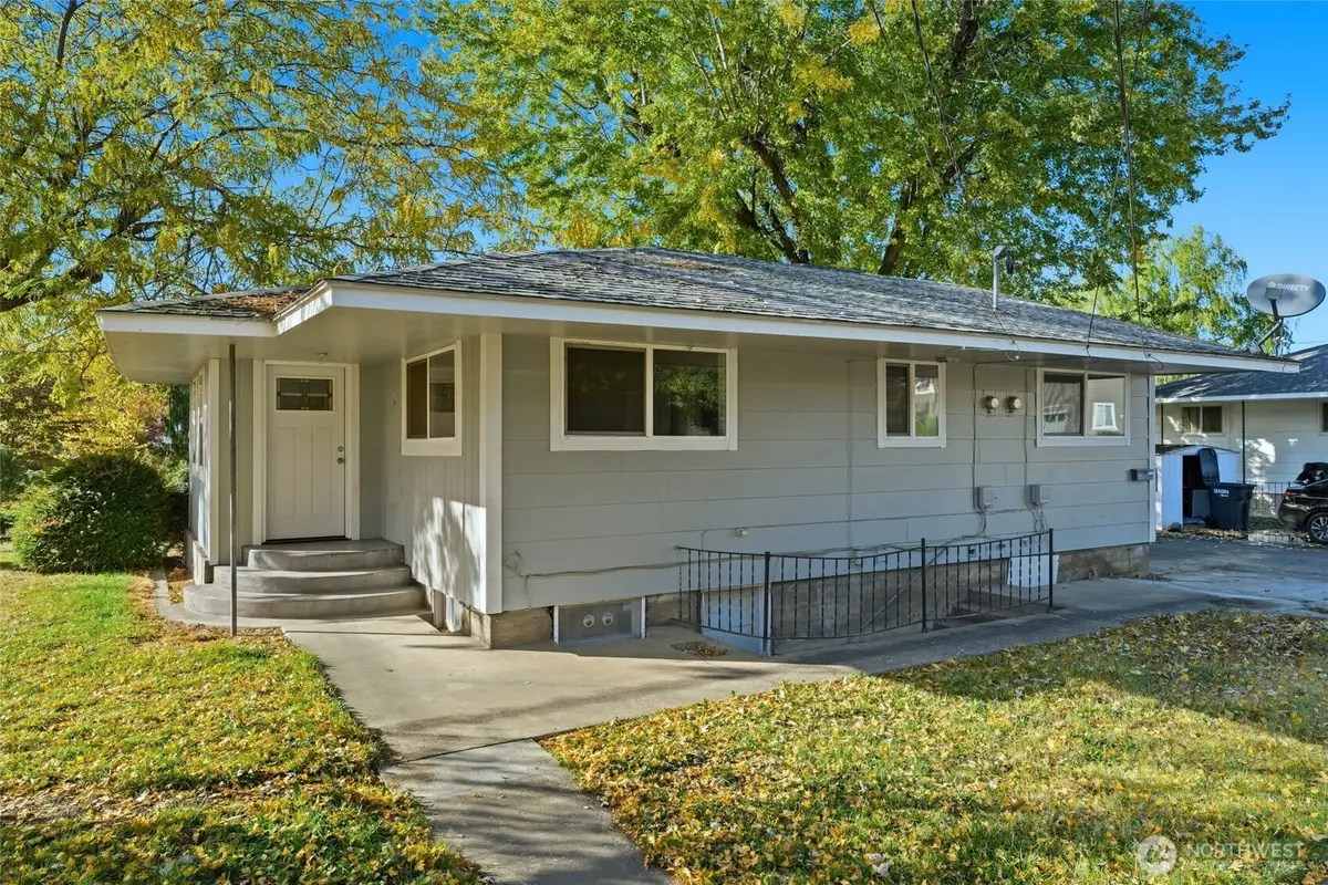 303 NE Ash Avenue, College Place, WA 99324 - Image #1