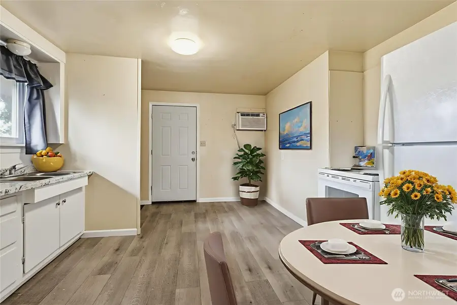 303 NE Ash Avenue, College Place, WA 99324 - Image #3