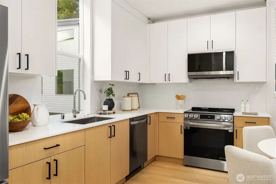 18013 2nd Avenue Ne #B, Shoreline, WA 98155 - Image #3