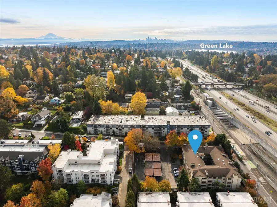 9512 1st Avenue Ne #301, Seattle, WA 98115 - Image #2
