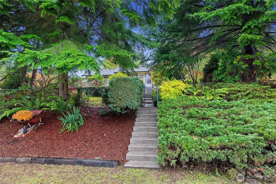 18509 1st Avenue Ne, Suquamish, WA 98392 - Image #2