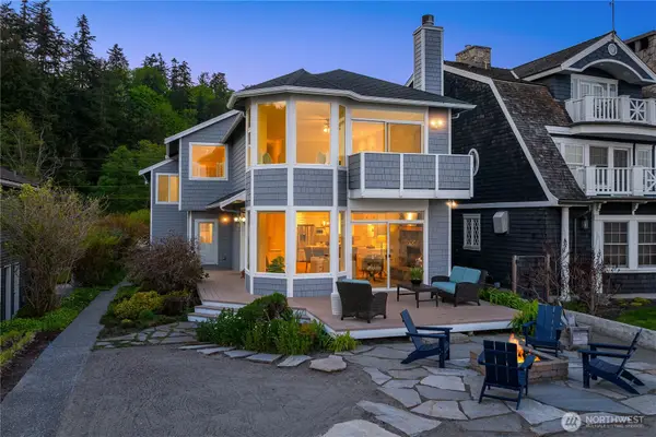 1882 Shore Avenue, Freeland, WA 98249