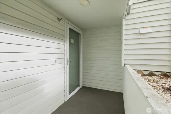 25035 98th Place S #D102, Kent, WA 98030