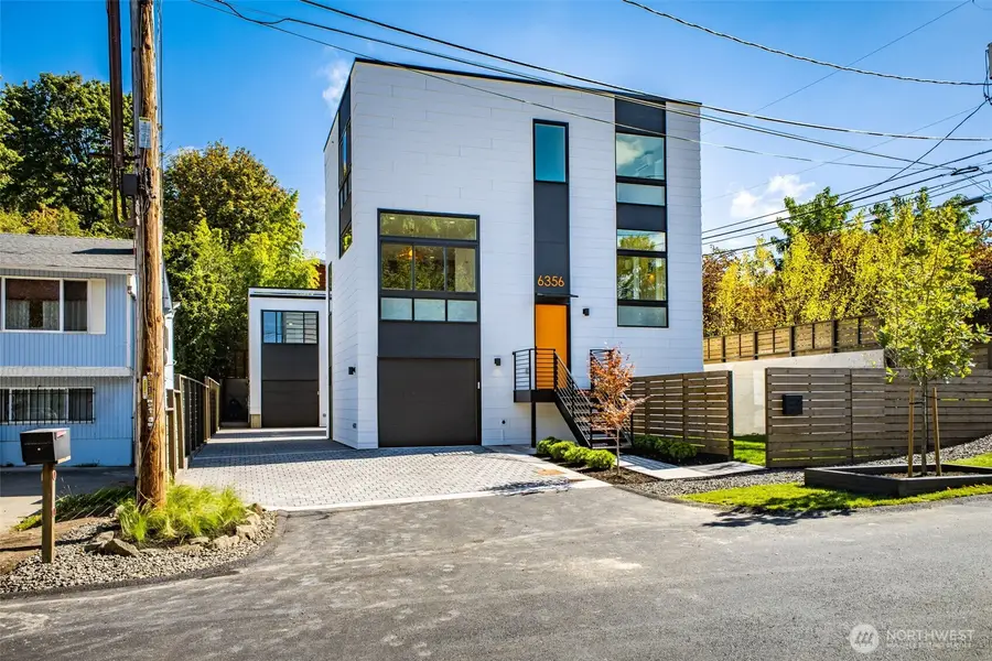 6356 47th Avenue S, Seattle, WA 98118 - Image #2