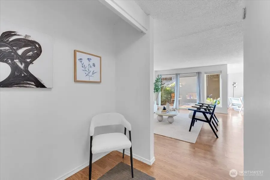 654 W Olympic Place #101, Seattle, WA 98119 - Image #2