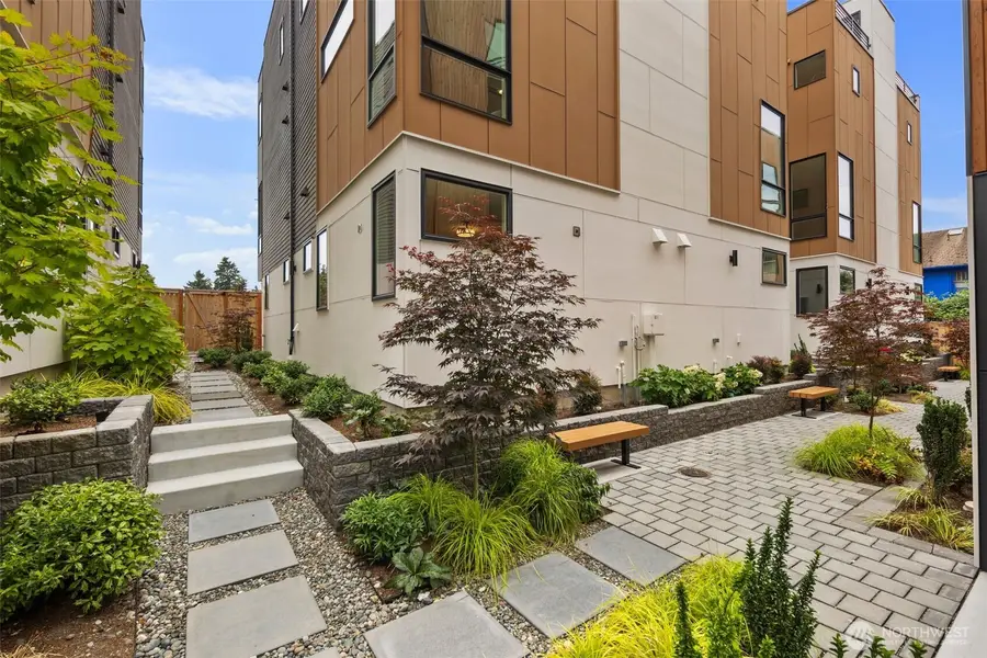 9241 16th Avenue Sw, Seattle, WA 98106 - Image #2