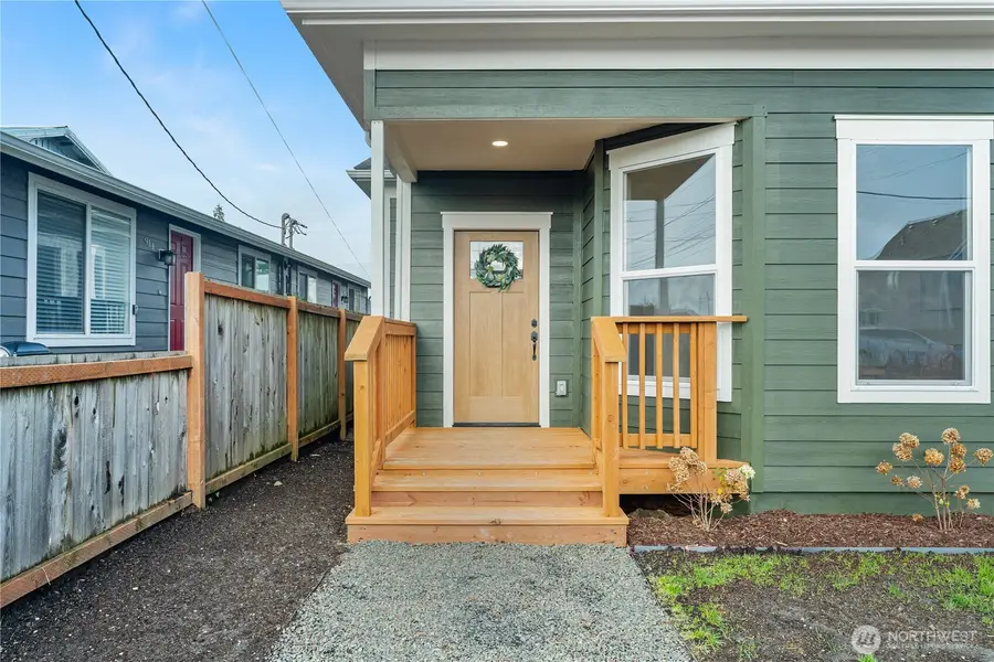 915 Eklund Avenue, Hoquiam, WA 98550 - Image #2