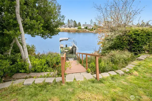 510 Sunset Avenue Ne, Ocean Shores, WA 98569