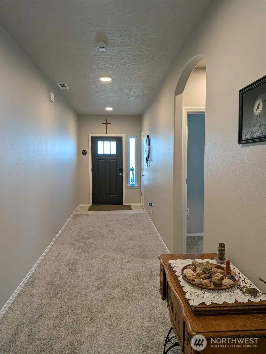 403 Lambert Court, Grandview, WA 98930 - Image #2
