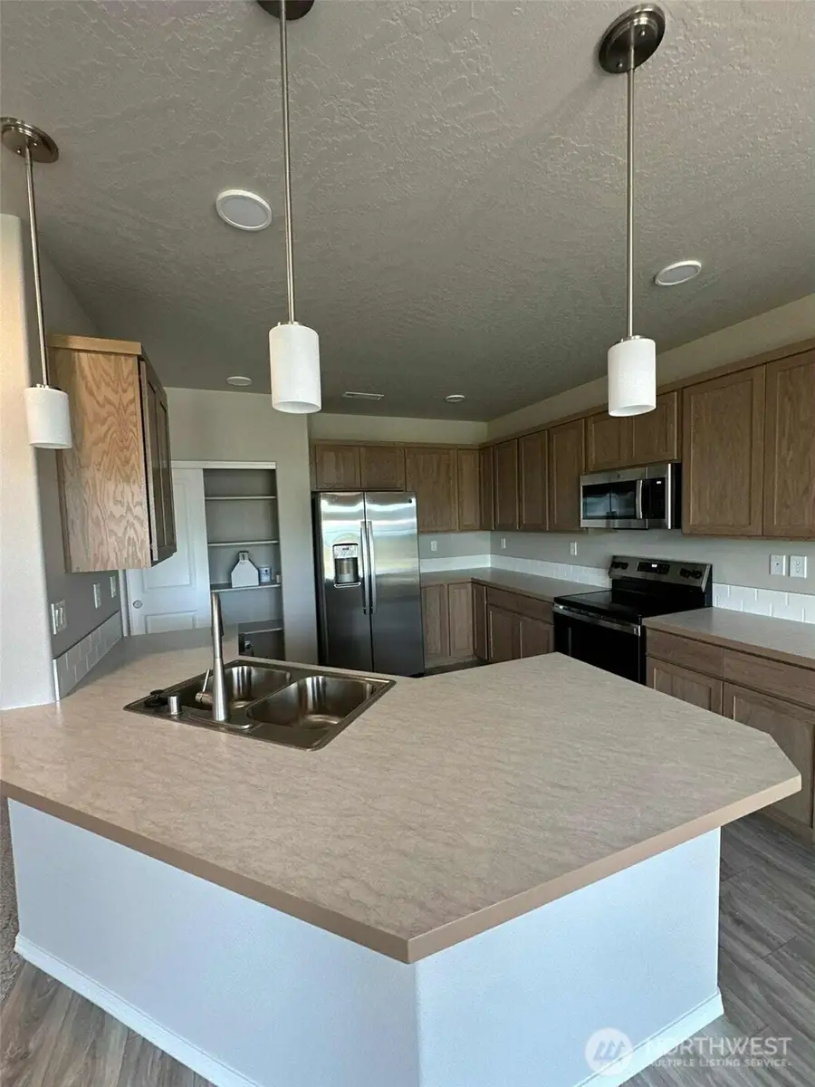 403 Lambert Court, Grandview, WA 98930 - Image #3