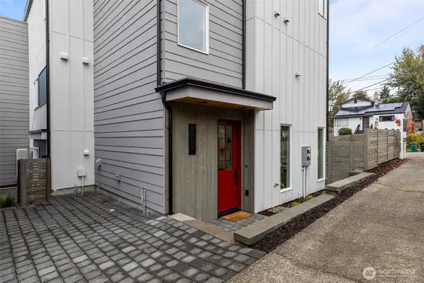 8405 42nd Avenue Sw, Seattle, WA 98136