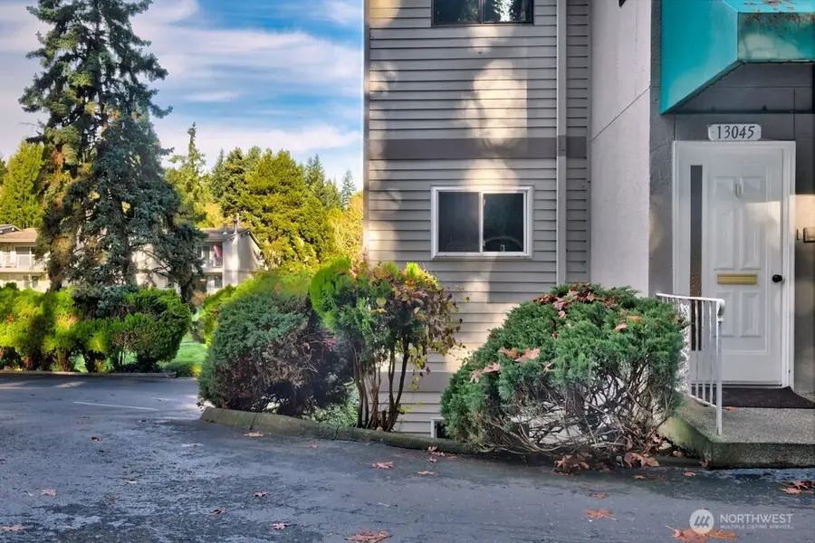 13045 15th Avenue Ne, Seattle, WA 98125 - Image #3