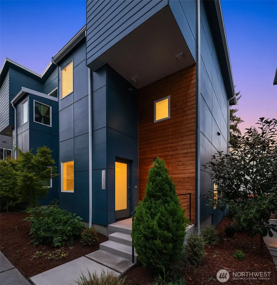 12038 33rd Avenue Ne, Seattle, WA 98125 - Image #2