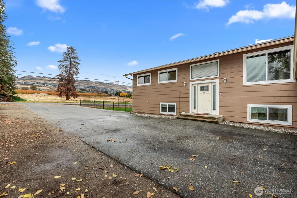 3010 NW Cascade Avenue, East Wenatchee, WA 98802 - Image #1