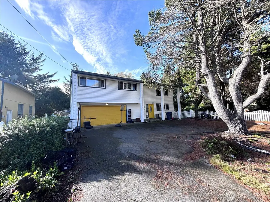 169 N Port Lp Nw, Ocean Shores, WA 98569 - Image #2