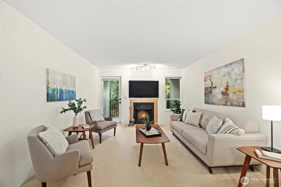 13717 Linden Avenue N #213, Seattle, WA 98133 - Image #2