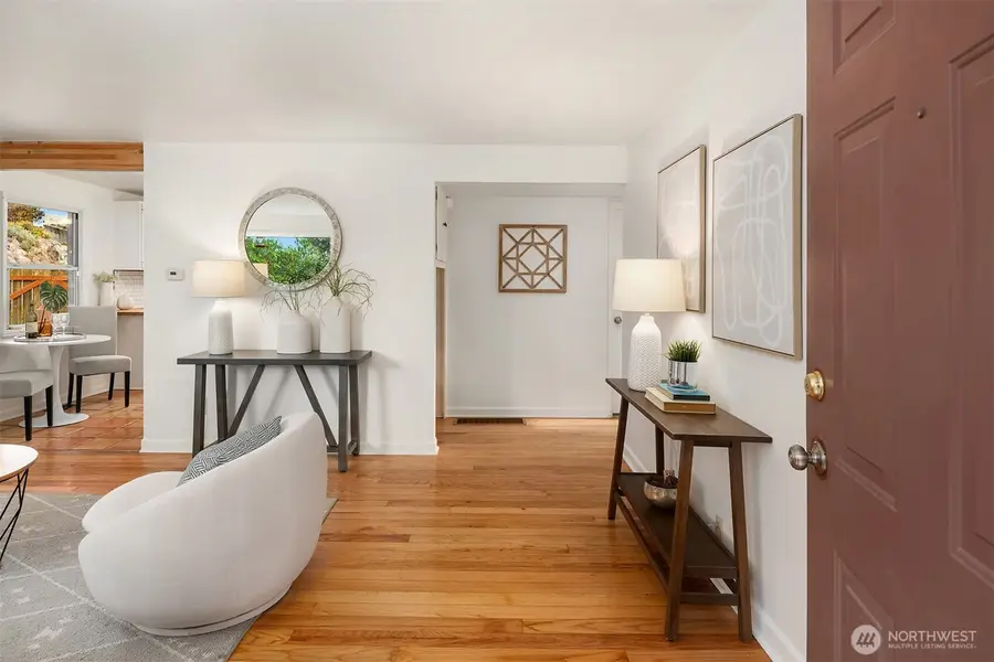 9202 14th Avenue Sw, Seattle, WA 98106 - Image #2