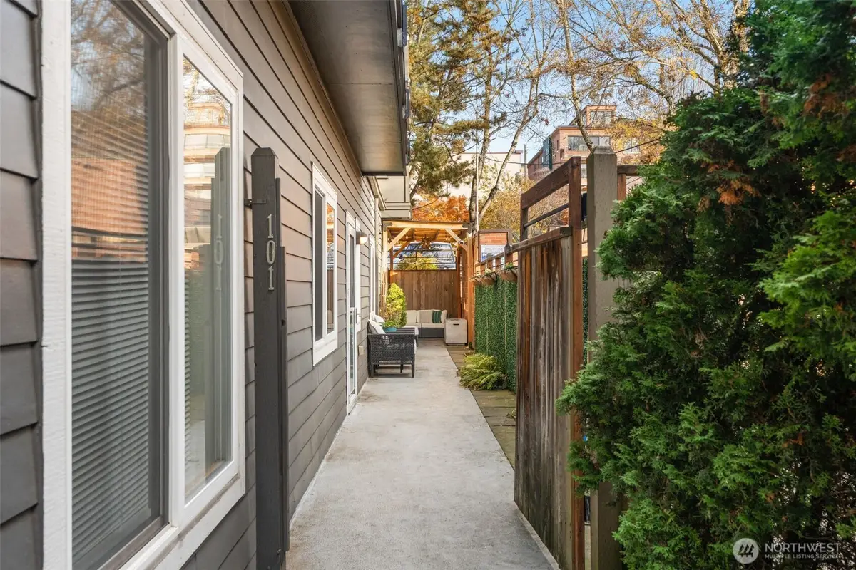 115 W Galer Street #101, Seattle, WA 98119 - Image #1