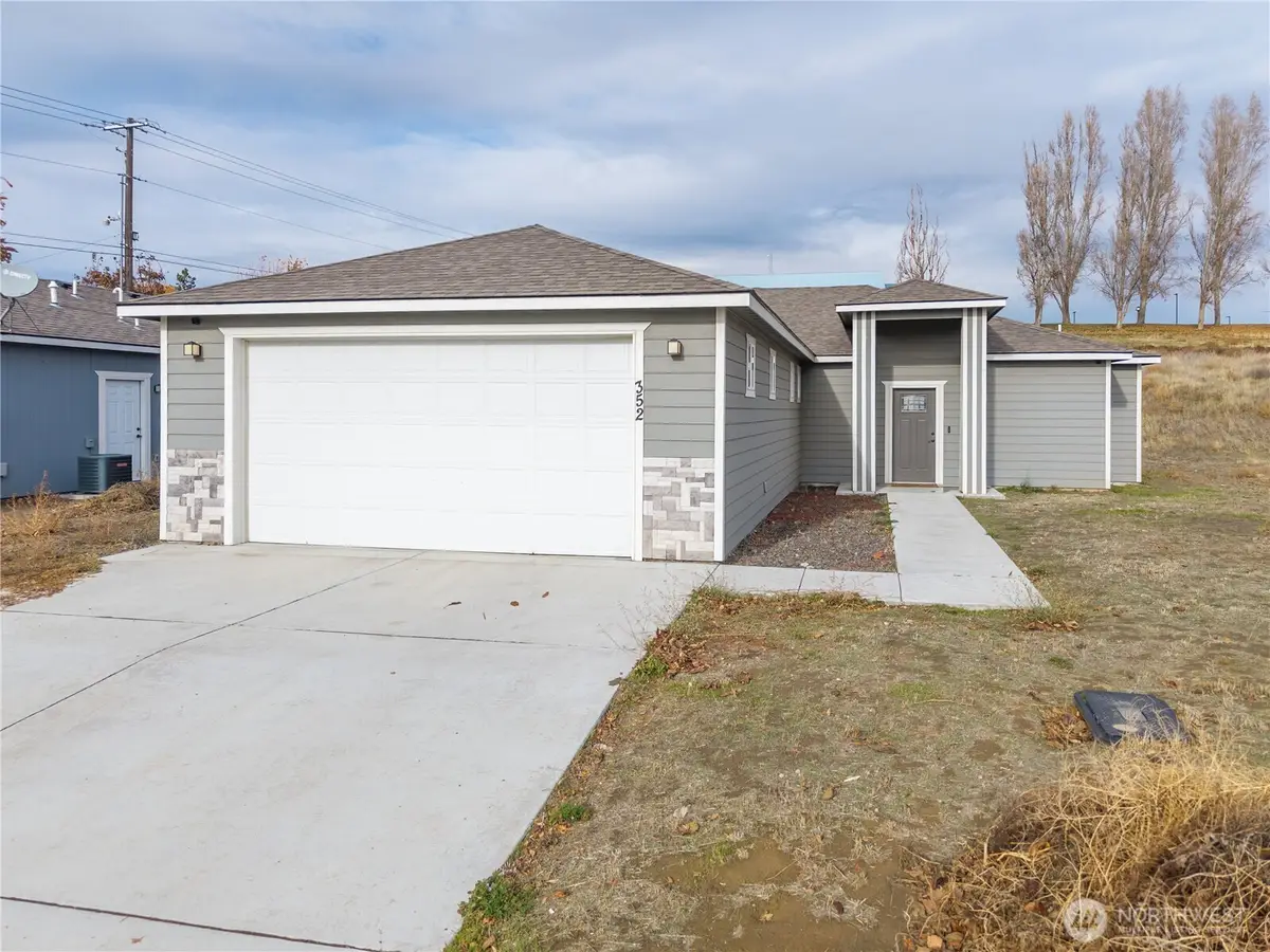 352 E Davis Street, Connell, WA 99326 - Image #1