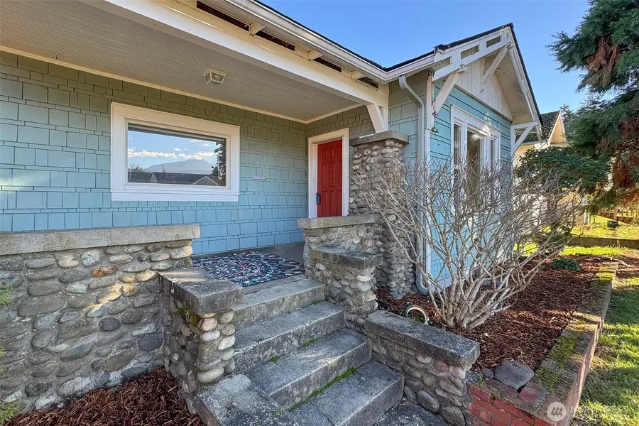 513 E Third Street, Port Angeles, WA 98362 - Image #2