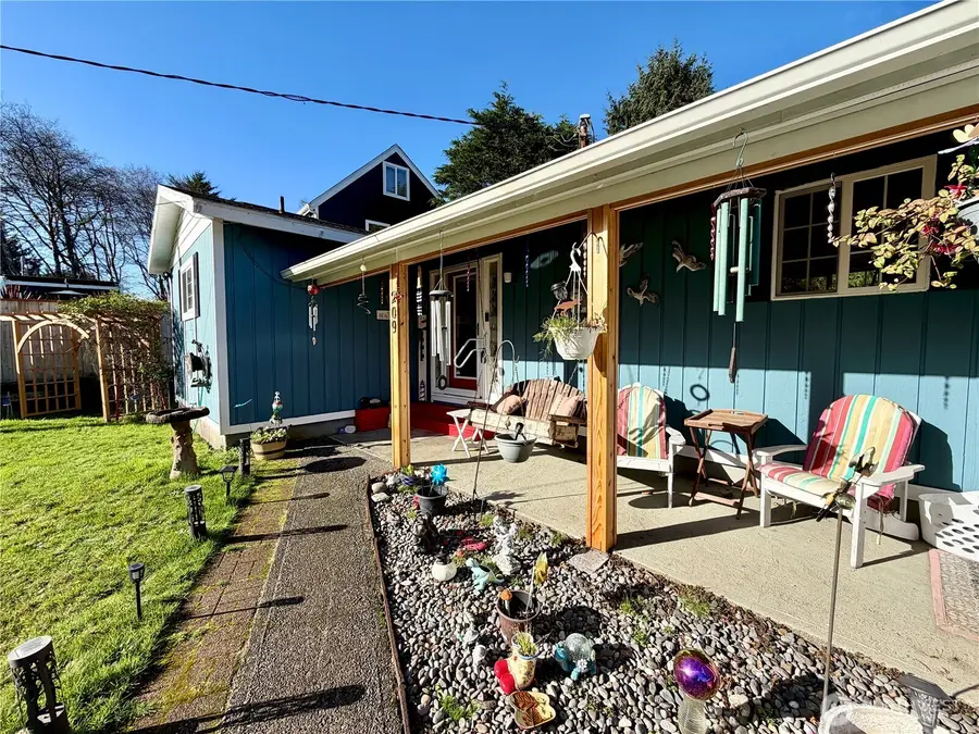 209 S Oar Loop Sw, Ocean Shores, WA 98569 - Image #2