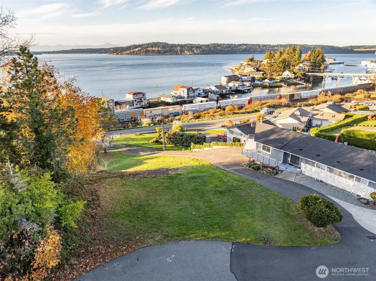 2704 Soundview Drive W, University Place, WA 98466 - Image #1