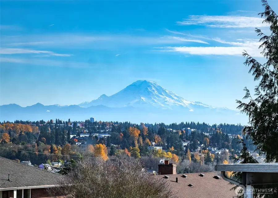 705 208th Street, Des Moines, WA 98198 - Image #2