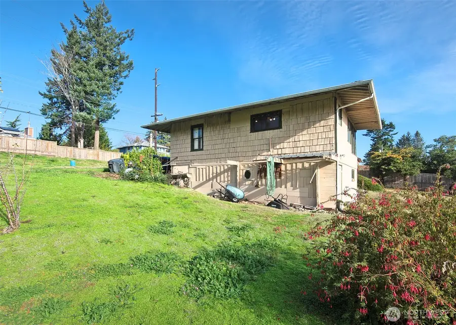 705 208th Street, Des Moines, WA 98198 - Image #3