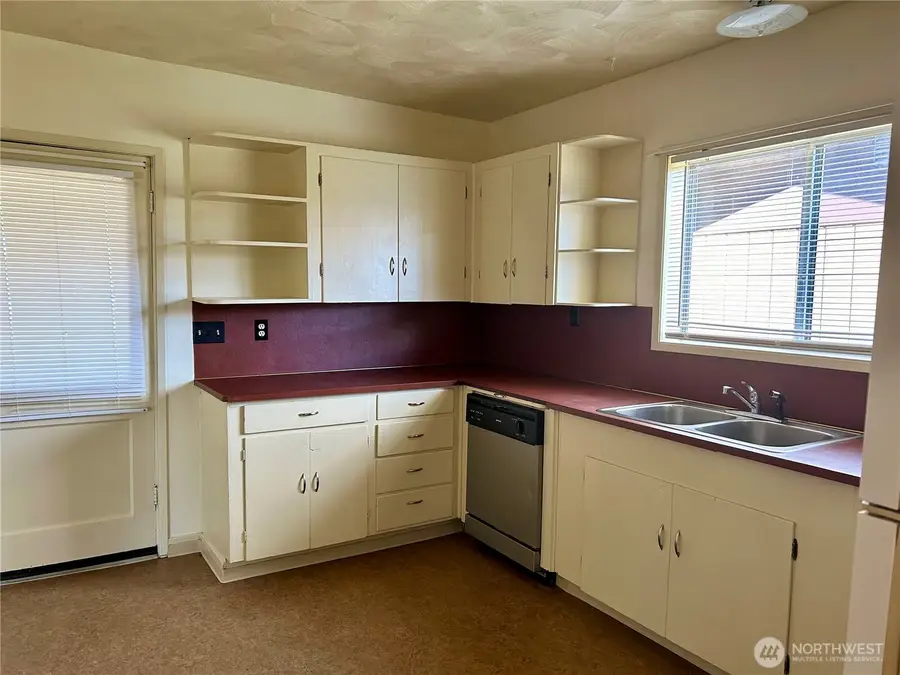 2428 Pacific Avenue, Hoquiam, WA 98550 - Image #3