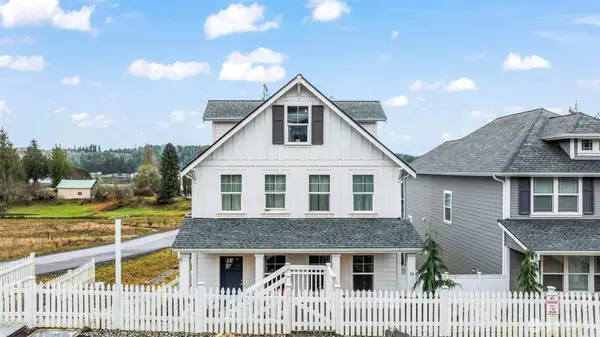 10 E Compass Lane, Allyn, WA 98524