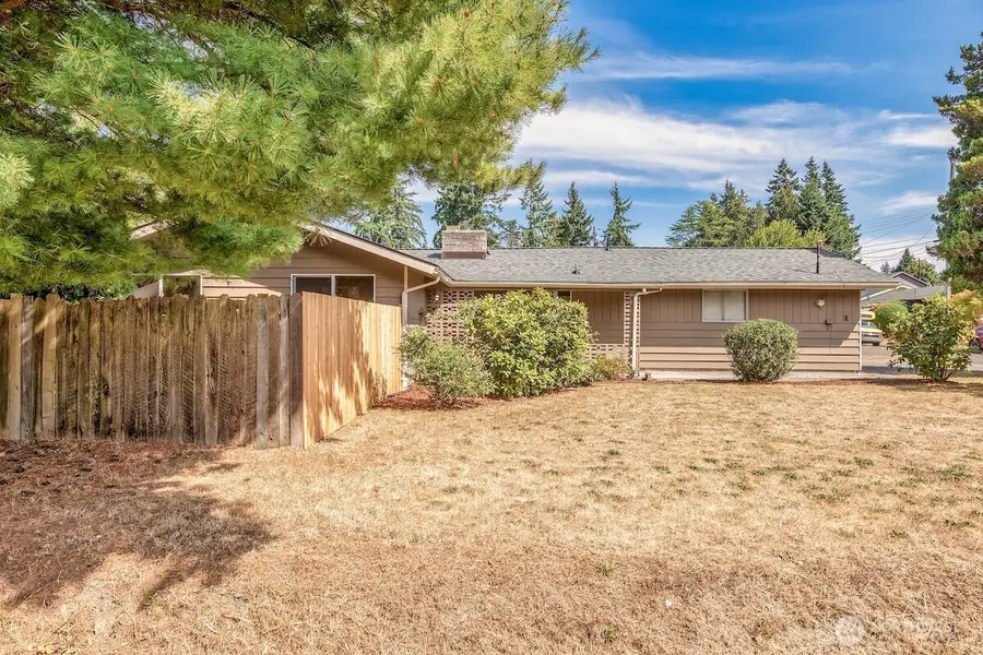 604 N 201st Street, Shoreline, WA 98133 - Image #2