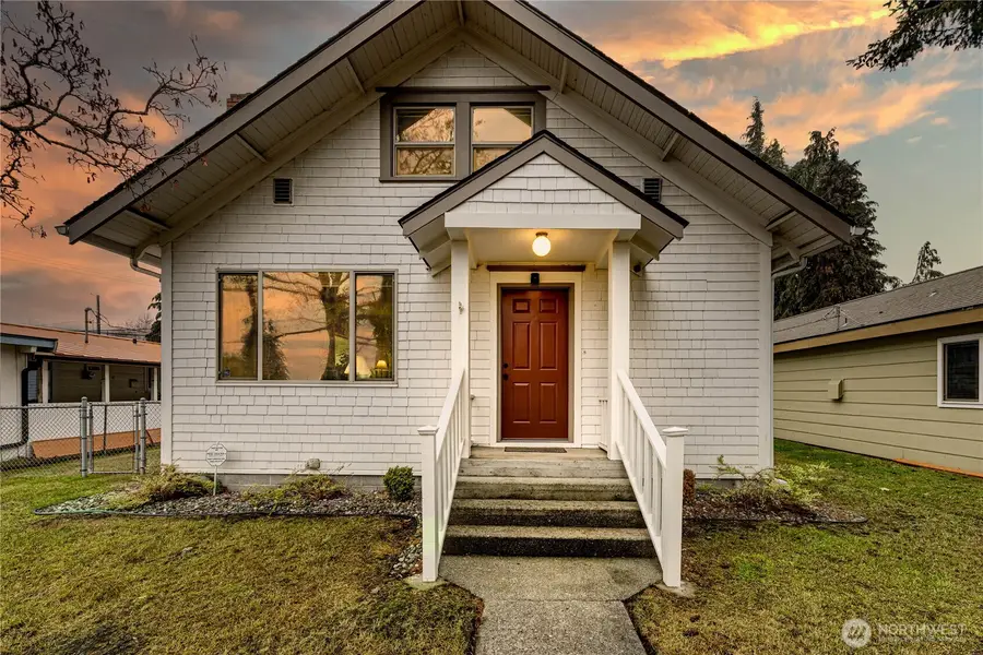 338 E Lopez Avenue Ne, Port Angeles, WA 98362 - Image #2