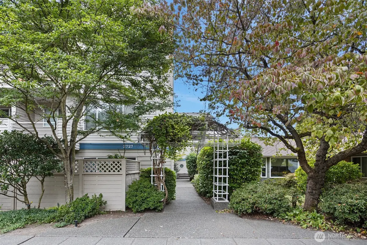 2727 E Franklin #102, Seattle, WA 98102 - Image #1