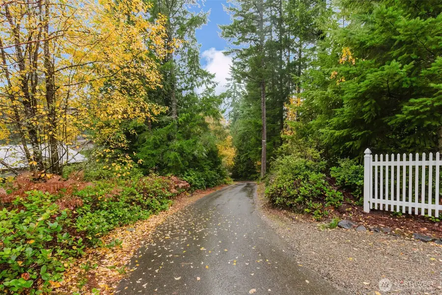 10569 Glenwood Road Sw, Port Orchard, WA 98367 - Image #2