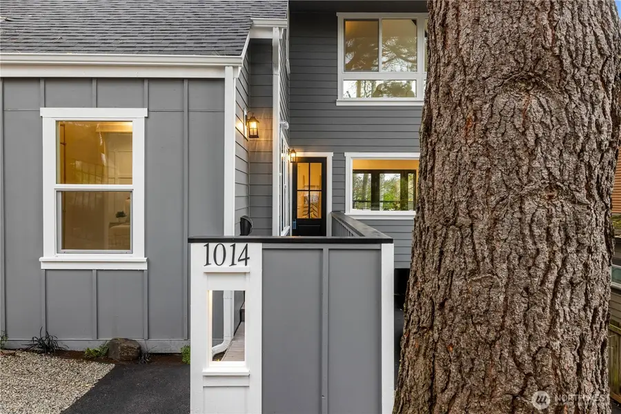 1014 4th Avenue N, Seattle, WA 98109 - Image #2