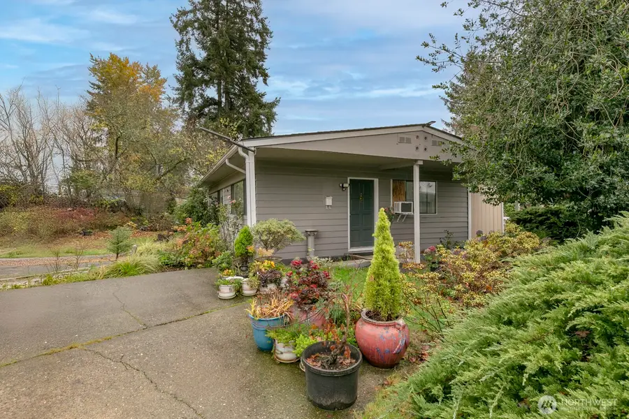 916 Ferndale Circle Ne, Renton, WA 98056 - Image #2