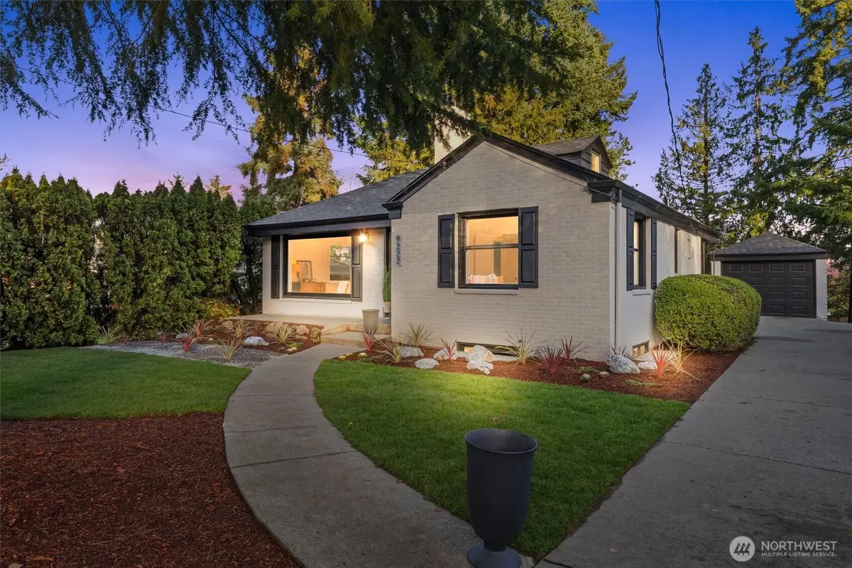 9222 40th Avenue Ne, Seattle, WA 98115 - Image #1