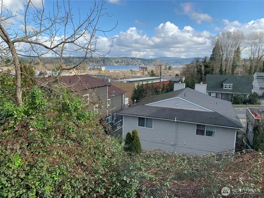 9284 50th Avenue S, Seattle, WA 98118 - Image #2