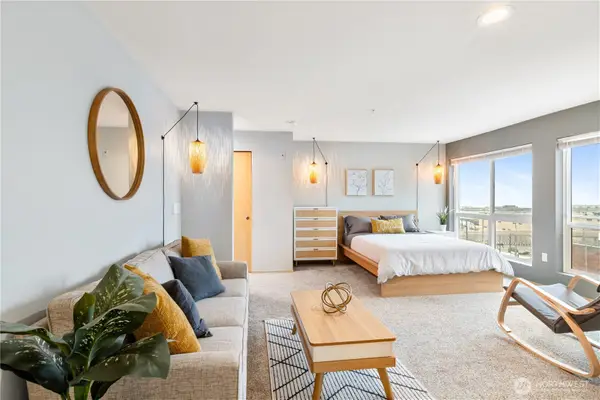 2818 Grand Avenue #B410, Everett, WA 98201